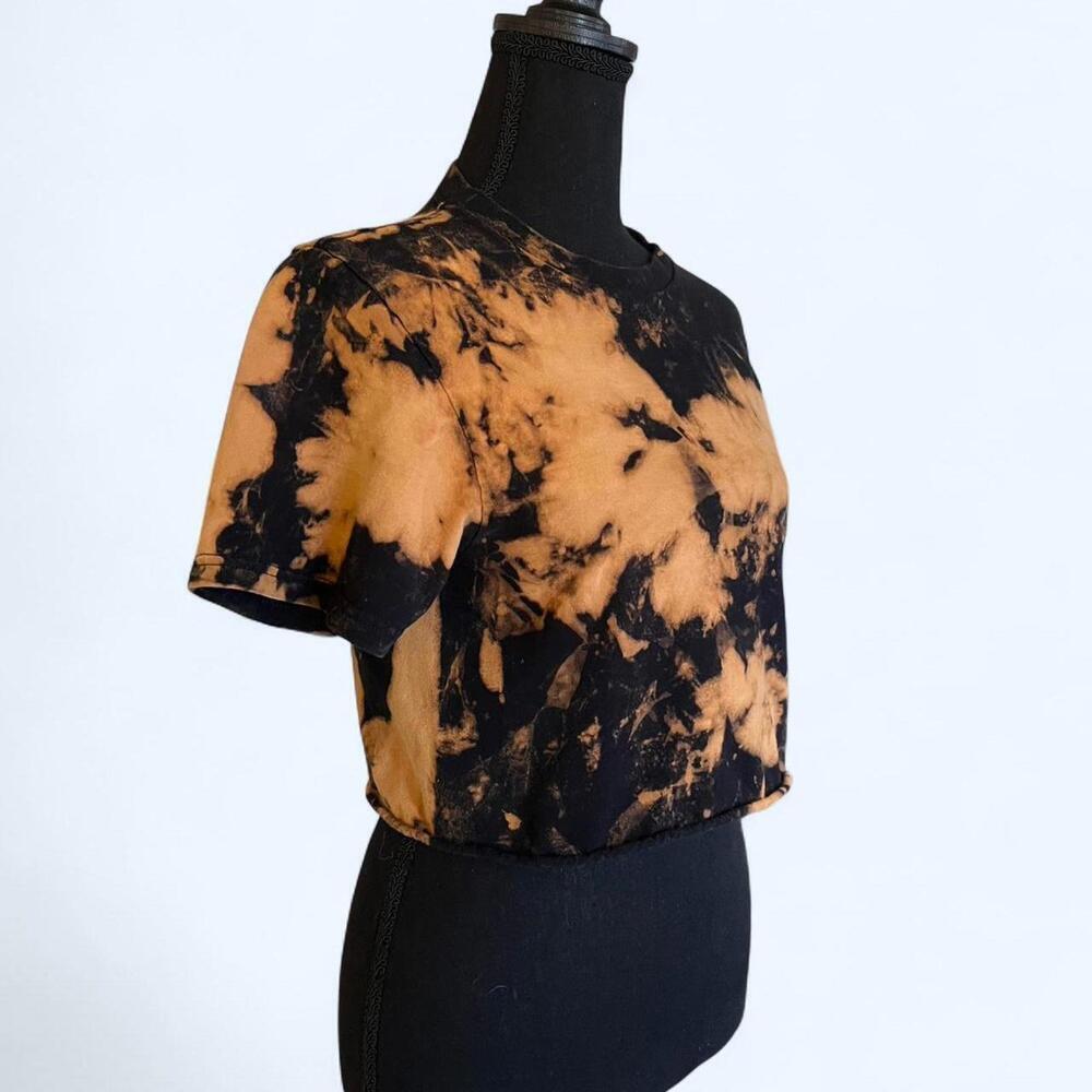 Goodfellow Orange and black tie-dye cropped tee Size Small - Picture 2 of 5